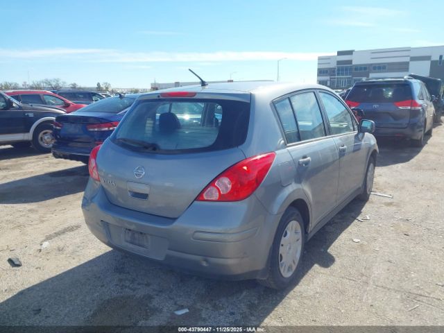 Nissan Versa 1.8s Image 10