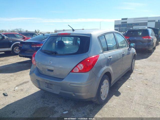 Nissan Versa 1.8s Image 10