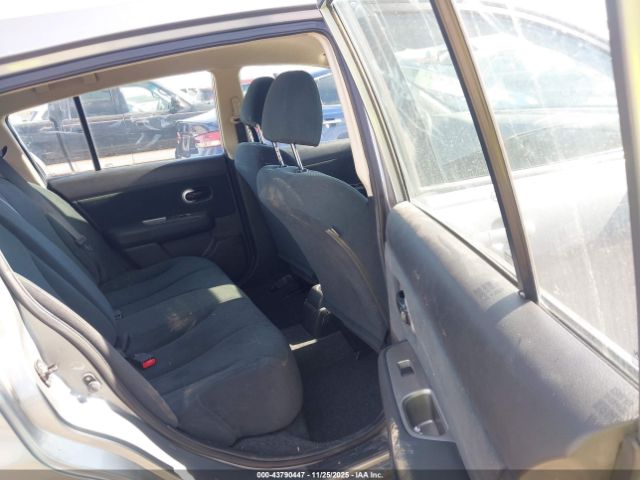 Nissan Versa 1.8s Image 7