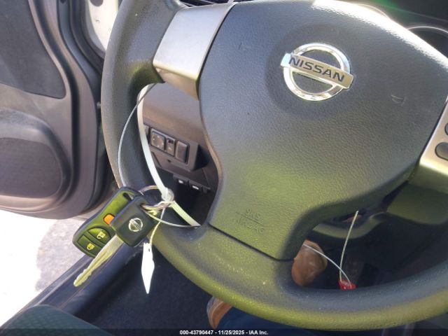 Nissan Versa 1.8s Image 15