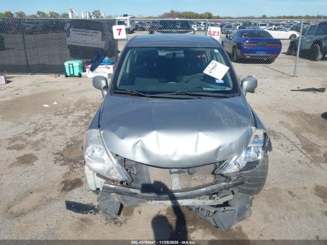 Nissan Versa 1.8s Image 14