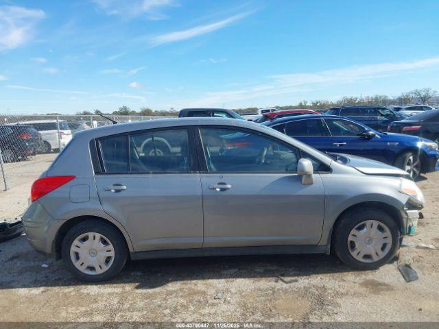 Nissan Versa 1.8s Image 5