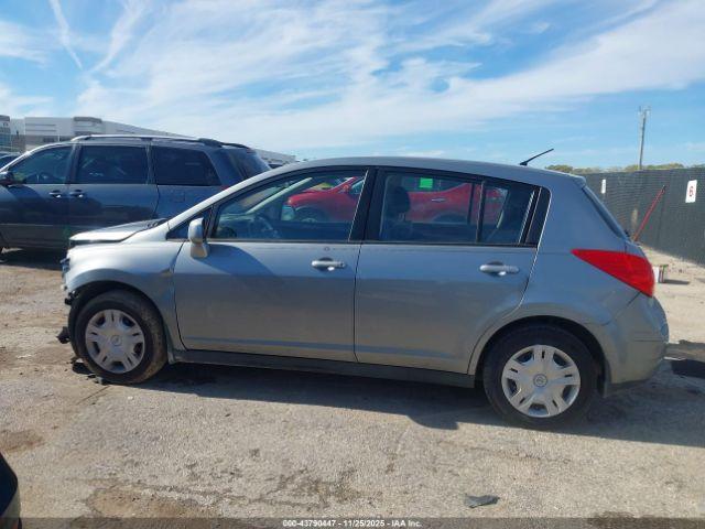 Nissan Versa 1.8s Image 8