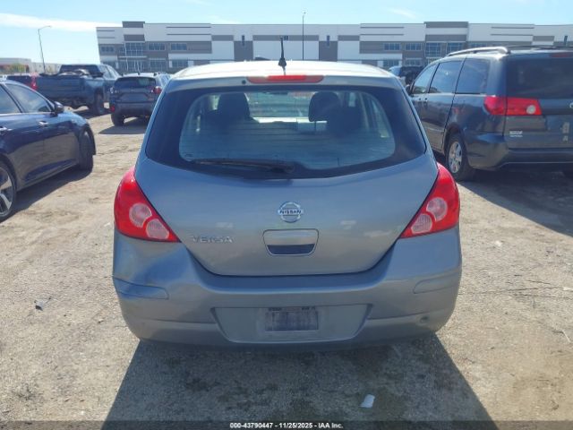Nissan Versa 1.8s Image 2