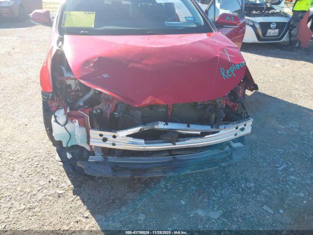 Toyota Prius Le Image 5