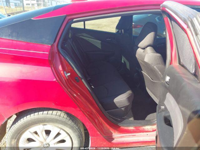 Toyota Prius Le Image 6