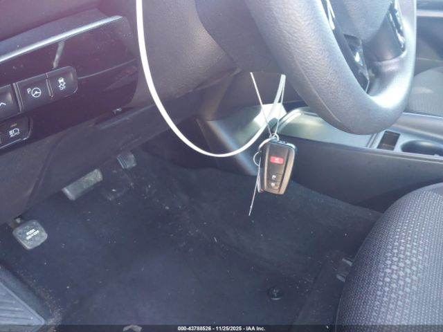 Toyota Prius Le Image 13