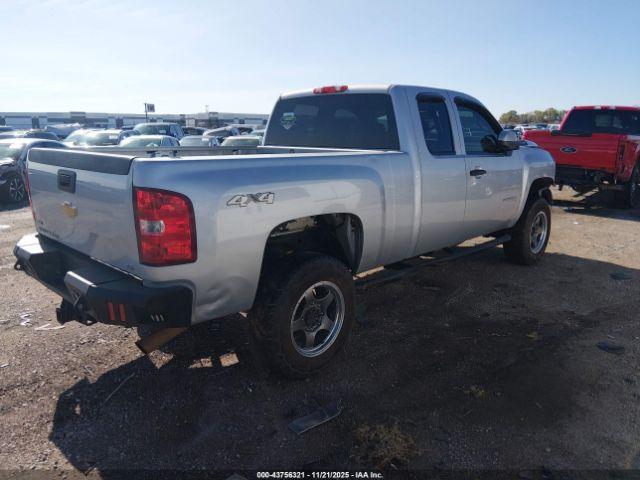 Chevrolet Silverado 2500 Work Truck Image 11