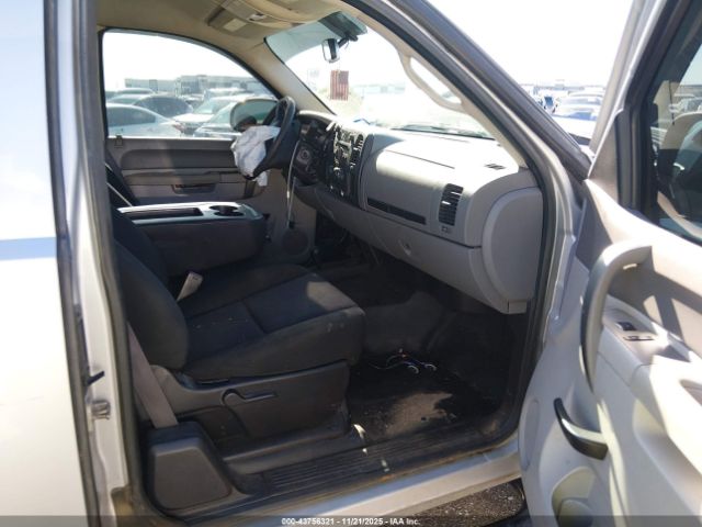 Chevrolet Silverado 2500 Work Truck Image 15