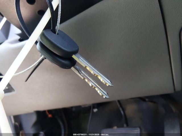 Chevrolet Silverado 2500 Work Truck Image 13