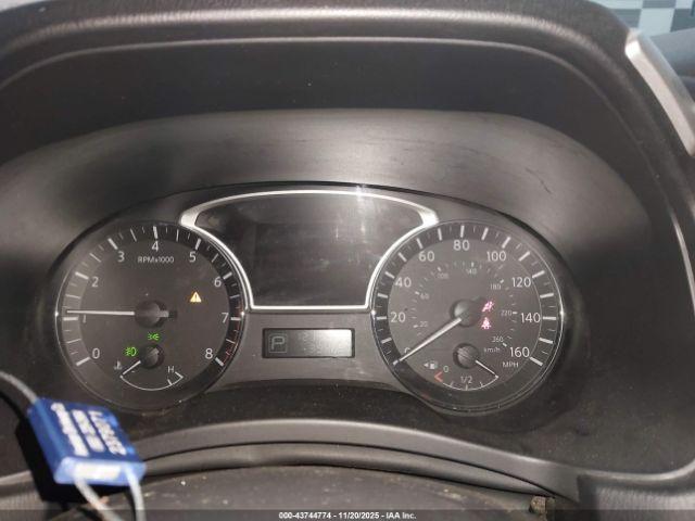 Nissan Pathfinder Platinum Image 2