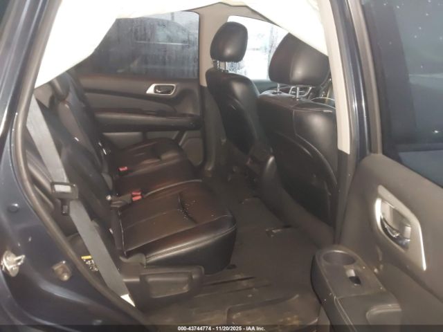 Nissan Pathfinder Platinum Image 16