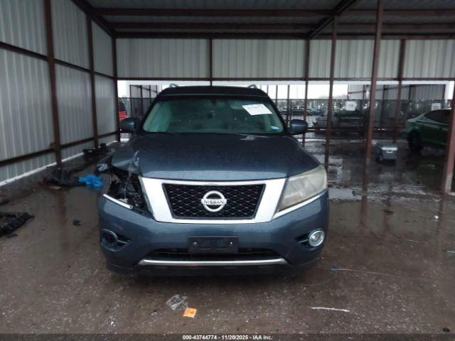 Nissan Pathfinder Platinum Image 8