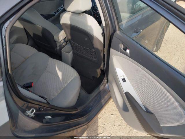 Hyundai ACCENT Gls Image 9