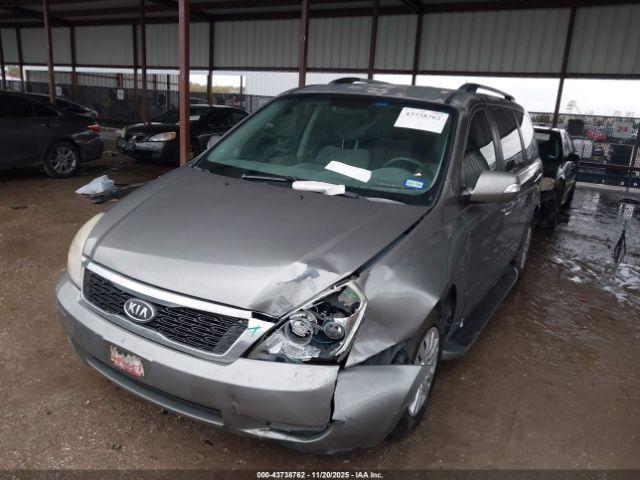 Kia Sedona Lx Image 3