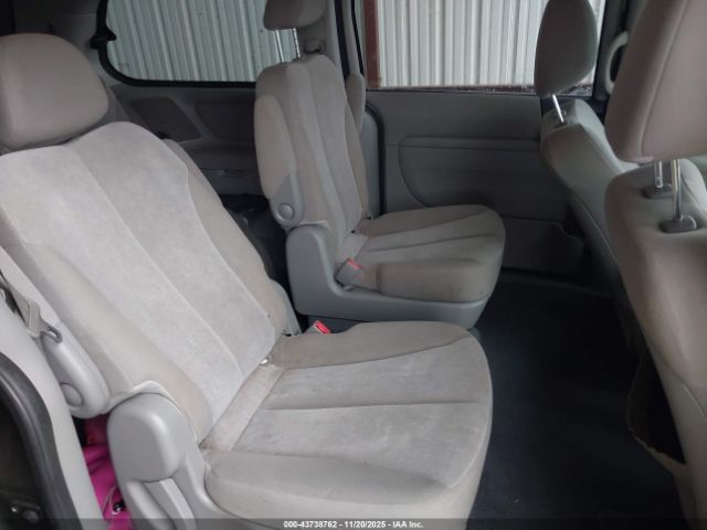 Kia Sedona Lx Image 8