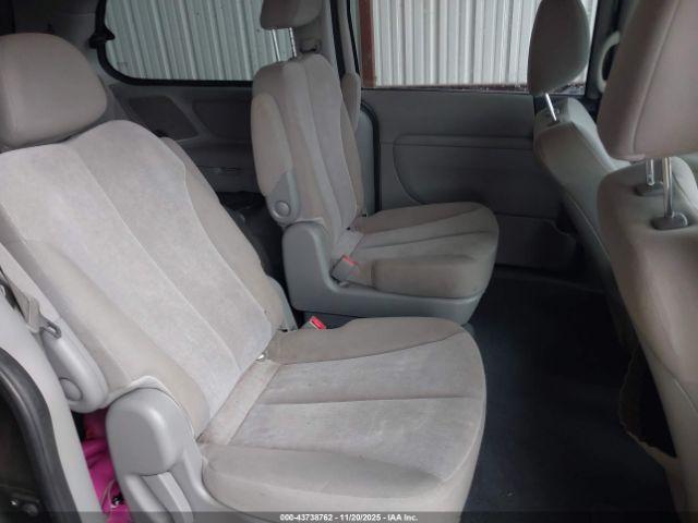 Kia Sedona Lx Image 8