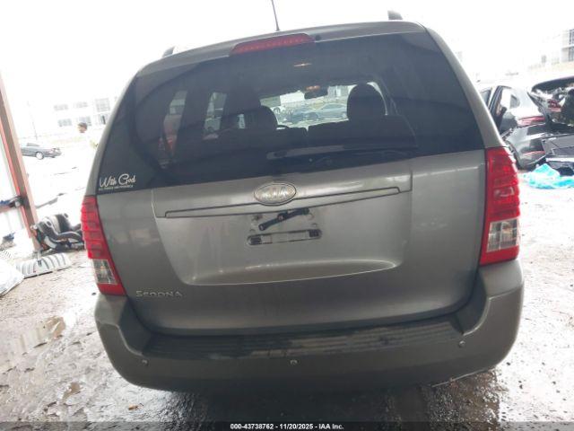 Kia Sedona Lx Image 2