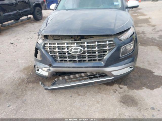 Hyundai VENUE Denim Image 9