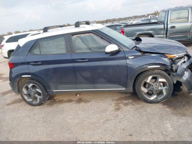 Hyundai VENUE Denim Image 11