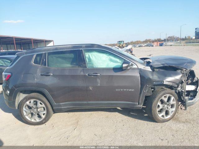 Jeep Compass Limited 4x4 Image 11