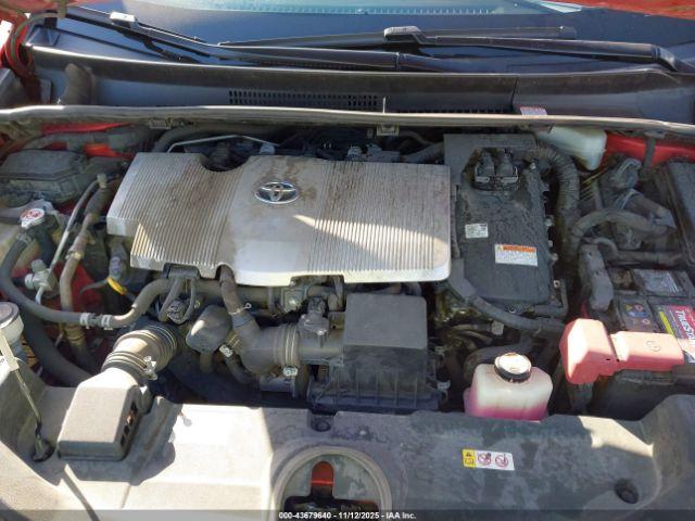 Toyota Prius L Eco Image 2