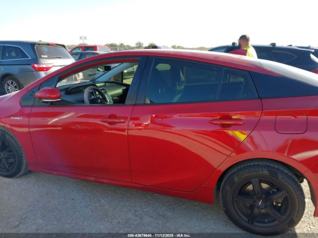 Toyota Prius L Eco Image 6