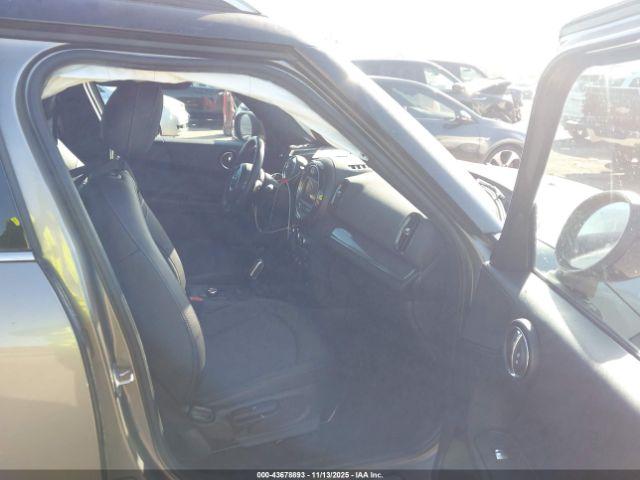 MINI Countryman Oxford Edition Image 15