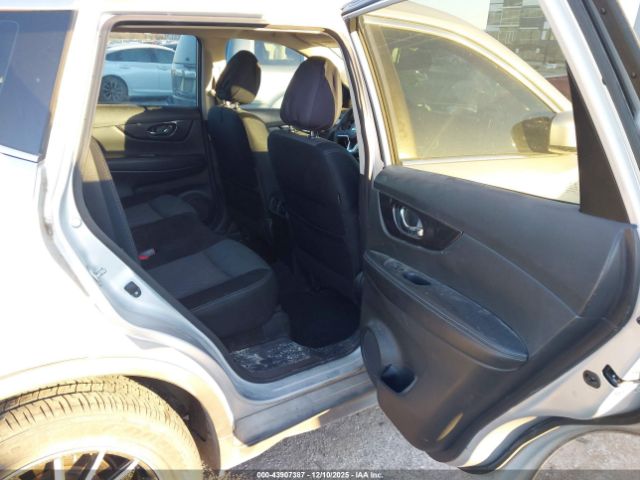 Nissan Rogue S Image 2