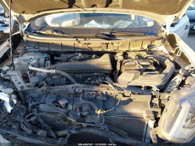 Nissan Rogue S Image 3