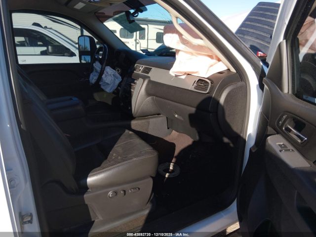 Chevrolet Silverado 2500 Ltz Image 6