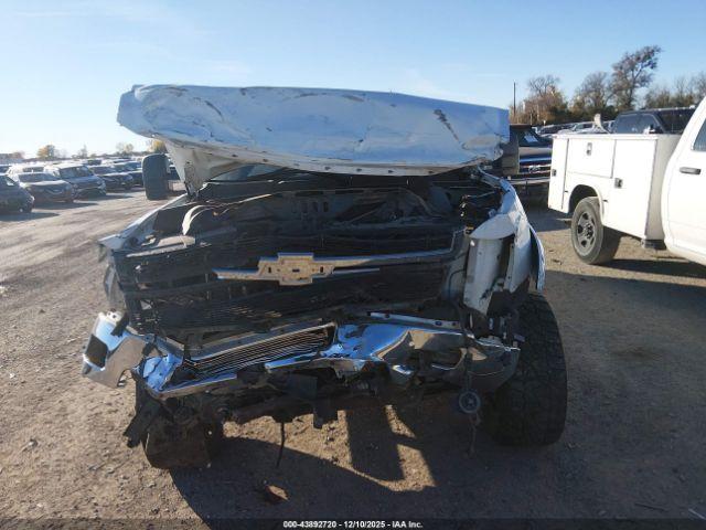 Chevrolet Silverado 2500 Ltz Image 3