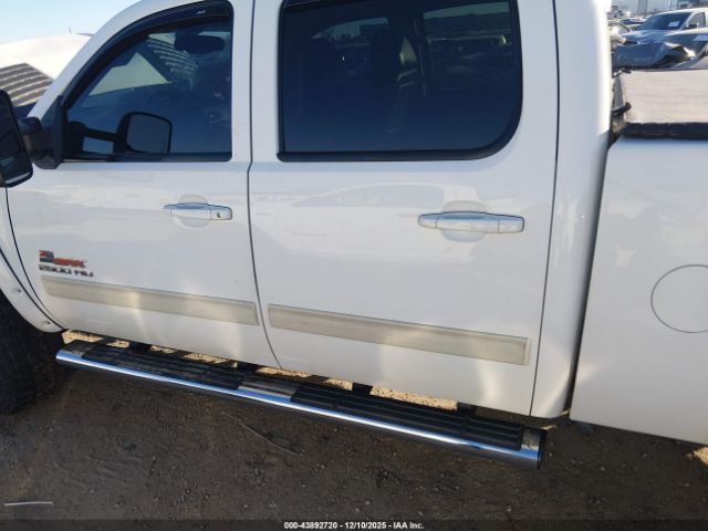 Chevrolet Silverado 2500 Ltz Image 13