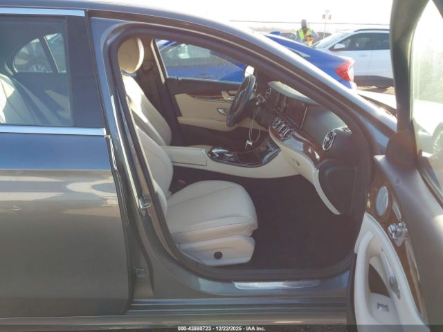 Mercedes-Benz E-Class Image 4