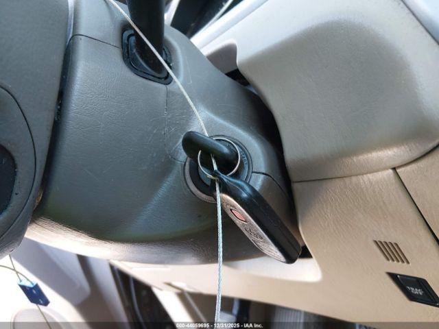 Toyota Highlander Limited V6 Image 2