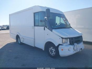  Salvage Isuzu Commercial Van