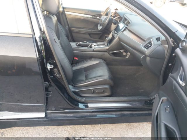 Honda Civic Touring Image 5