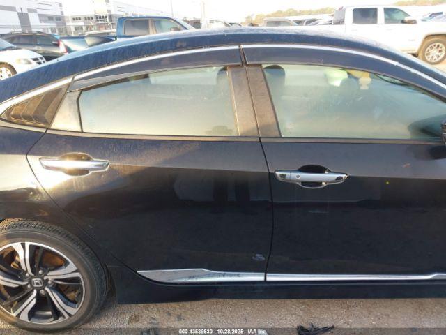 Honda Civic Touring Image 14