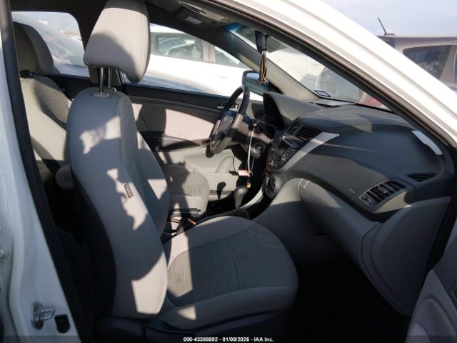 Hyundai ACCENT Se Image 4