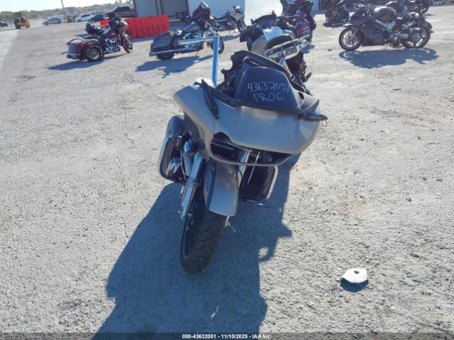 Harley-Davidson Fltrk Image 5