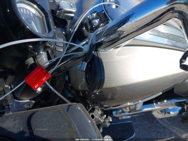 Harley-Davidson Fltrk Image 11