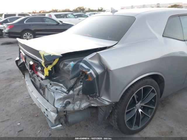 Dodge Challenger Image 5