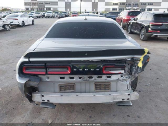 Dodge Challenger Image 16