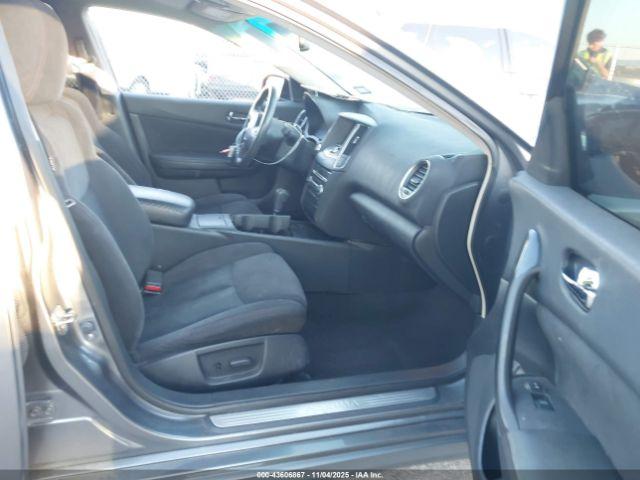 Nissan Maxima Image 6