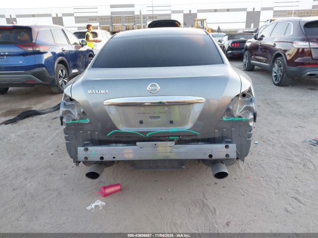 Nissan Maxima Image 11
