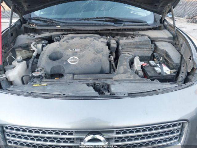 Nissan Maxima Image 10