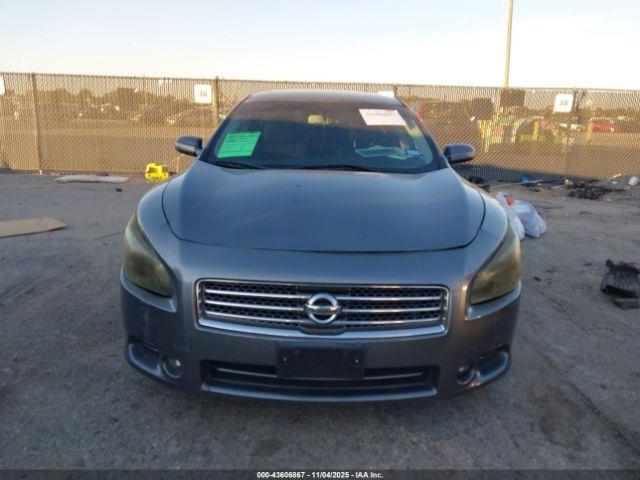 Nissan Maxima Image 12