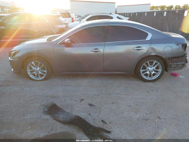 Nissan Maxima Image 13