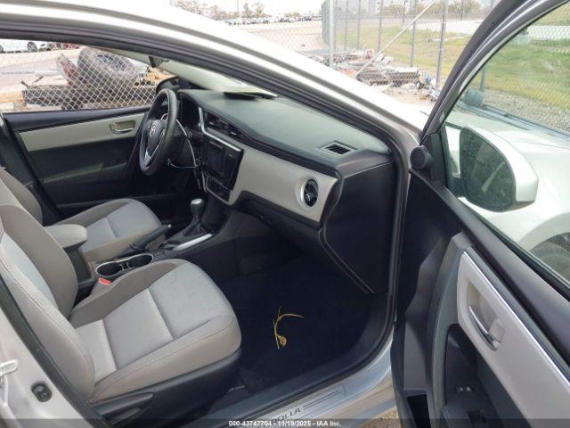 Toyota Corolla Le Image 8