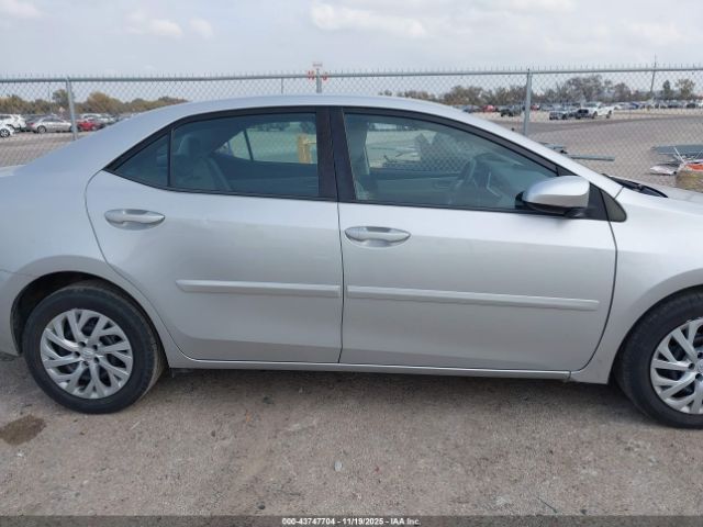 Toyota Corolla Le Image 12